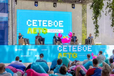 2 июля в московском «Березы Парке» прошел второй ежегодный технический опен-эйр «Сетевое лето 2026». Более 800 сетевых инженеров, архитекторов, руководителей технических направлений и ИТ-директоров собрались, чтобы поделиться опытом в управлении ИТ и решении сложных инженерных задач.