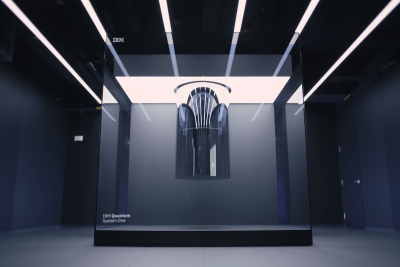 Корпорация International Business Machines совместно с Токийским и Чикагским университетами объявила о новой 10-летней инициативе с бюджетом 100 миллионов долларов по разработке квантово-ориентированного суперкомпьютера на базе 100'000 кубитов.
