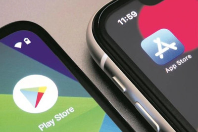 Компании Apple и Google удалили около 20 приложений из своих магазинов приложений после того, как исследователи безопасности обнаружили, что в них на протяжении почти года присутствовало ПО, крадущее данные пользователей.