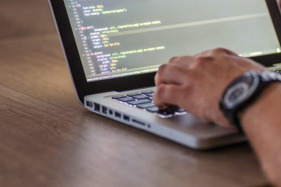 Аналитическая компания Gartner прогнозирует, что через 2–5 лет получат массовое внедрение такие технологии, как разработка программного обеспечения с использованием искусственного интеллекта, проектирование платформ и помощники по программированию на базе ИИ.