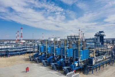 Российские нефтегазовые компании ускоряют переход на отечественное инженерное программное обеспечение и расширяют внедрение решений на базе искусственного интеллекта в ключевые производственные контуры. На фоне изменения внешних условий и роста технологической сложности добычи в отрасли формируется запрос не на точечную автоматизацию, а на системную перестройку инженерных процессов — от геологоразведки до эксплуатации и управления активами.