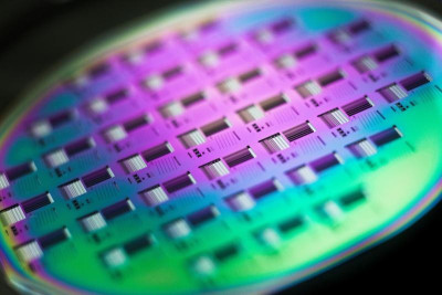 Новая технология производства полупроводников от Applied Materials использует искусственный интеллект, или ИИ, для более эффективного обнаружения ошибок в микросхемах.