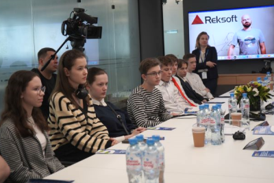 В московском офисе «Рексофт» (Reksoft), одного из ведущих российских разработчиков цифровых решений, прошла экскурсия для старшеклассников в рамках федерального проекта «ИТ – перспективы». В мероприятии приняли участие подростки, обучающиеся в ИТ-классах, участники олимпиады МГУ по робототехнике и олимпиады РОББО.