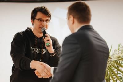 Российский вендор оборудования и ПО для ИТ-инфраструктуры и информационной безопасности «Инферит» (ГК Softline) и научно-технологическая гильдия «Рубежи науки» заключили соглашение о сотрудничестве. Оно будет направлено на поддержку отечественной научной школы и обеспечение технологической основы для перспективных научных исследований. Подобное партнерство отвечает стратегии развития ГК Softline как платформы для консолидации высокотехнологичных компаний.