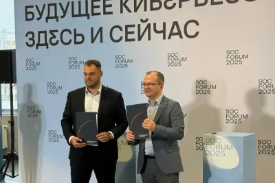 ГК «Солар», архитектор комплексной кибербезопасности, и Московский институт электроники и математики им. А.Н. Тихонова (МИЭМ) Национального исследовательского университета «Высшая школа экономики» (НИУ ВШЭ) подписали соглашение о сотрудничестве на SOC Forum. Партнерство направлено на решение кадрового дефицита в сфере информационной безопасности (ИБ) через создание практико-ориентированных образовательных программ и совместную научно-исследовательскую деятельность.