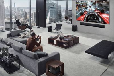 Компания LG Electronics (LG) объявила о запуске новой серии беспроводных OLED-телевизоров LG OLED evo M5, которые сочетают в себе передовую технологию LG True Wireless с качеством изображения модели LG OLED evo G5.