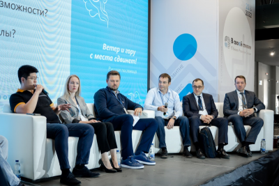 В рамках Международного форума Kazan Digital Week 2022 Axoft представил передовые отечественные решения партнеров и вендоров, а также продемонстрировал Президенту Республики Татарстан работу сервиса «Обновись» по подбору отечественных аналогов иностранных производителей и осуществления комплексной миграции для достижения целей импортонезависимости. Обсуждение основных этапов процессов импортозамещения, совместимости ИТ-решений, перспектив решения проблем с «железом» продолжилось в дискуссии с экспертами Axoft, CommuniGate, Getmobit.