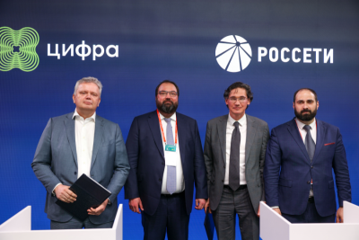 Заместитель Генерального директора по цифровой трансформации ПАО «Россети» Константин Кравченко и Генеральный директор ГК «Цифра» Сергей Емельченков на полях конференции ЦИПР в Нижнем Новгороде в присутствии Министра цифрового развития, связи и массовых коммуникаций РФ Максута Шадаева и заместителя Министра энергетики РФ Эдуарда Шереметцева подписали меморандум, направленный на развитие сотрудничества. Объединив технологии и компетенции, компании рассчитывают ускорить исполнение поручения Президента РФ по формированию к 2030 году цифровых платформ в ключевых отраслях экономики и социальной сферы.