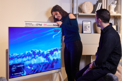 Среди телевизоров LG OLED, отмечающих в этом году 11 лет, особенное место занимают лайфстайл модели, в числе которых LG OLED Objet Collection Easel и LG OLED Objet Collection Posé. Эти телевизоры сочетают в себе эстетику арт объекта и высокие технологии.