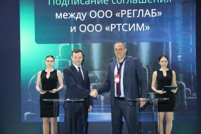 Компания РЕГЛАБ, разработчик программируемых контроллеров и программно-аппаратных комплексов, и РТСИМ, создатель динамических тренажеров для промышленности, подписали соглашение о стратегическом партнерстве. Документ предусматривает интеграцию российской полнофункциональной распределенной системы управления технологическими процессами Externum в тренажерные комплексы РТСИМ. Сотрудничество поможет закрыть потребность в кадрах, умеющих работать с новым отечественным ПО и оборудованием.