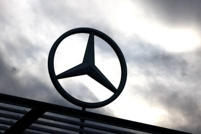 Руководители LG Electronics, LG Display, LG Energy Solution и LG Innotek встретились с представителями Mercedes-Benz AG, чтобы обсудить расширение сотрудничества в рамках стратегии LG «One LG Solution». Этот проект, ориентированный на использование совокупного опыта дочерних подразделений LG Group, объединяет четыре компании, занимающиеся производством автомобильных компонентов.