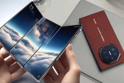 Китайский технологический гигант Huawei смело вышел на мировую арену, выпустив смартфон Mate XT с тройным экраном, что ознаменовало стратегический рывок компании за пределы родного Китая.