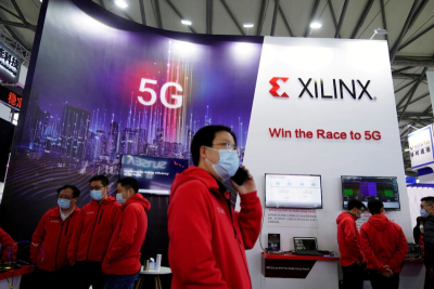 Разработчик полупроводников Advanced Micro Devices (AMD) завершил покупку Xilinx в рамках рекордной для производителей микросхем сделки на сумму около 50 миллиардов долларов. Это даст AMD дополнительное преимущество на ключевом рынке ЦОД-ов.
