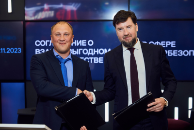 Почта России и ГК «Солар» подписали соглашение о взаимодействии. Его цель — совместное противодействие деструктивному влиянию на информационные системы и формирование эффективных подходов по предотвращению угроз информационной безопасности.