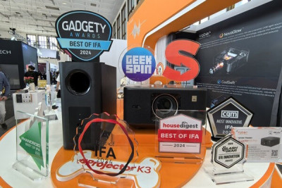 Вызвав бурю ажиотажа, проектор Yaber серии K3 завоевал 11 престижных наград «Best of IFA 2024» и «Most Innovative» от крупнейших СМИ на выставке IFA, включая Trusted Reviews, SlashGear, Android Police, House Digest, Gadgety Awards, Geek Spin, CGMagazine, Android Headlines, TechRadar, Phandroid и The Shortcut. Новости о серии K3 продолжают распространяться в медиа-пространстве, еще больше укрепляя позиции Yaber как пионера в области развлекательных проекторов.