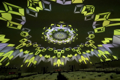 24 проектора Digital Projection, комплекс VIOSO Illuminate и экран Lumen & Forge обеспечили самый большой проекционный купол, из когда-либо созданных для Super Bowl Halftime Show.