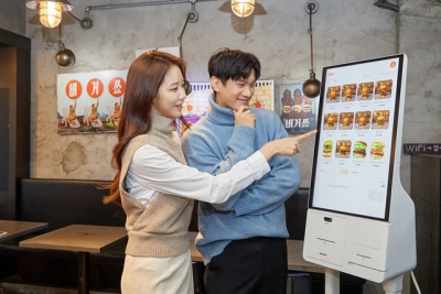 Новый сенсорный Samsung Kiosk Windows 10 IoT Enterprise с динамиком, принтером, сканером и платежным терминалом — это первый киоск самообслуживания компании, который создан не на операционной системе Tizen.