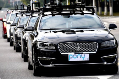 Технологическая компания по беспилотным автомобилям Pony.ai, поддерживаемая Toyota Motor Corp, заявила в воскресенье, что получила лицензию в Китае, которая позволит некоторым из ее беспилотных автомобилей начать взимать плату за проезд.