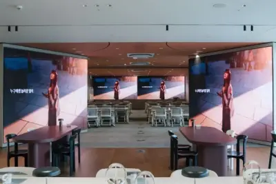 Раздвигая плоскость: дисплеи LG Signage превращают здание KT в иммерсивную сцену для инноваций.