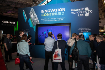Christie продолжает модернизировать MicroTiles LED: на выставке ISE 2020 они впервые показаны с функцией активного 3D. На стенде Christie (1-H70) посетители смогли лично убедиться в возможностях новых Christie MicroTiles LED с шагом пикселя 1,25 мм.