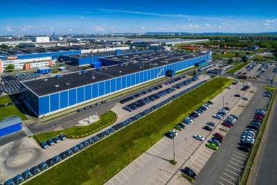 АВТОВАЗ, крупнейший производитель легковых автомобилей в России, модернизирует ИТ-инфраструктуру на базе технологий VK Cloud Solutions. Новая ИТ-архитектура поможет АВТОВАЗу эффективно обрабатывать и анализировать большие массивы данных во всех ключевых бизнес-процессах. В перспективе это позволит сократить сроки вывода новых автомобилей на рынок и расширить спектр клиентских сервисов.
