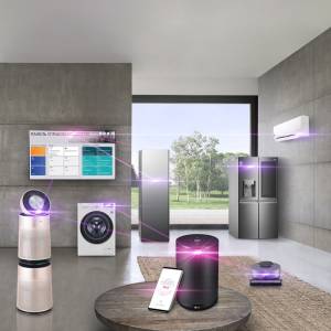 Компания LG открывает возможности для самообразования и развития с помощью полезных и обучающих приложений в меню LG Smart TV. Приложение «Онлайн школа» поможет детям заполнить пробелы в знаниях, подготовиться к экзаменам и олимпиадам. Обучающее приложение-игра «Азбука» поддержит самых маленьких в освоении алфавита. Взрослые могут найти для себя новые возможности, например, кулинары пополнят свои фирменные блюда новыми рецептами, любители киношедевров почувствуют себя словно в лучшем кинозале, и многое другое. А умная колонка LG XBOOM AIThinQ ответит на миллионы вопросов, поможет в учёбе и возьмёт на себя часть домашних дел.