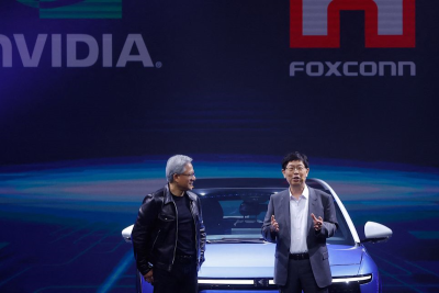 Тайваньский технологический гигант Foxconn и американский лидер в области аппаратного обеспечения Nvidia заявили в среду, что объединятся для создания «фабрик искусственного интеллекта», представляющих собой мощные центры обработки данных, которые будут стимулировать производство продуктов следующего поколения, таких как электромобили.