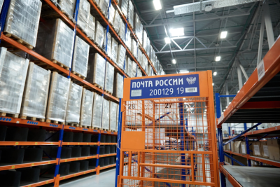 Компания "Топлог" автоматизировала фулфилмент-центры Почты России. За счет установления новой системы управления складом TopLog WMS , Почта предложит крупному бизнесу и индивидуальным предпринимателям комплексную услугу. Под управлением TopLog WMS работают четыре фулфилмент-центра в Москве, Санкт-Петербурге, Казани и Новосибирске общей площадью более 27 000 кв. м.