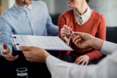 СК «Росгосстрах» завершила миграцию контакт-центра на российские продукты Naumen Contact Center и Naumen WFM. В новом решении 220 операторов обрабатывают до 465 тыс. звонков в месяц. Система обеспечивает 95% точности прогноза рабочей нагрузки. Исполнитель проекта — АМТ-ГРУП.