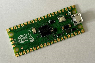 Потрясающая новость для поклонников RISC-V: с выпуском новой платы Pico 2 команда Raspberry Pi добавляет поддержку архитектуры команд RISC-V в новом микроконтроллере RP2350. RISC-V — это расширяемая открытая и свободная система команд и процессорная архитектура на основе концепции RISC, предназначенная для создания процессоров/микроконтроллеров и разработки ПО.