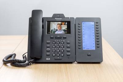 Компания Panasonic и российский разработчик программного обеспечения TrueConf успешно протестировали на совместимость программный сервер TrueConf Server с SIP-видеотелефоном Panasonic KX-HDV430 и линейкой оборудования для конференц-залов Panasonic KX-VC1000, KX-VC1300, KX-VC1600 и KX-VC2000.