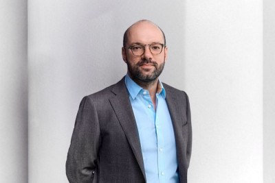 ГК Softline (ПАО «Софтлайн», Компания или Группа, MOEX:SOFL), инвестиционно-технологический холдинг с фокусом на инновации, объявляет о завершении формирования Кластера «Фабрика ПО» (или группы компаний FabricaONE.AI), который объединяет активы и компетенции Группы в сфере ИИ-технологий, заказной разработки и индустриального программного обеспечения. Генеральным директором новой структуры назначен Максим Тадевосян.