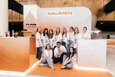 Naumen взял «золото» за «Лучшее построение HR-бренда» на церемонии вручения премии Silver Mercury, обойдя со значительным отрывом других финалистов, Tele2 и Росбанк. В номинации оценивались HR-бренды с точки зрения айдентики, бренд-платформы и архитектуры.