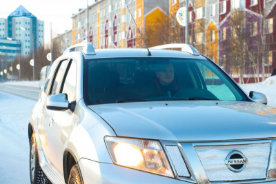 С января в городе начал работать автономный мобильный комплекс нейросетевой видеоаналитики. Он выявляет порядка 50 видов нарушений правил благоустройства и фиксирует их.