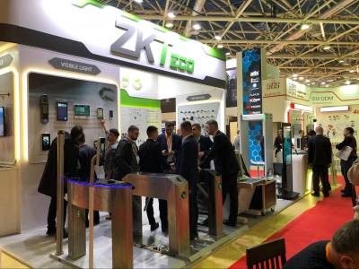 Главной темой стенда  ZKTeco были «Гибридные методы биометрической проверки и системы распознавания лиц».