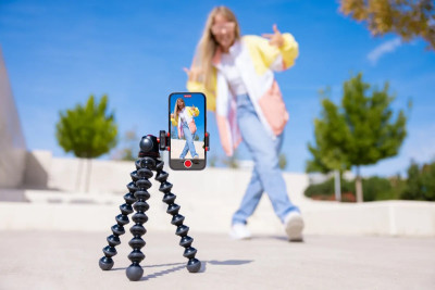 На фоне роста конкуренции с сервисами TikTok и Reels, компания YouTube анонсировала ряд новых функций, призванных сделать короткометражные видео Shorts более привлекательными.