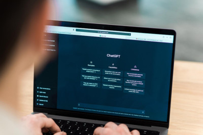 Пользователи ChatGPT получили обновление, которое избавит их от необходимости создавать одни и те же подсказки каждый раз, когда происходит новое взаимодействие с чат-ботом.