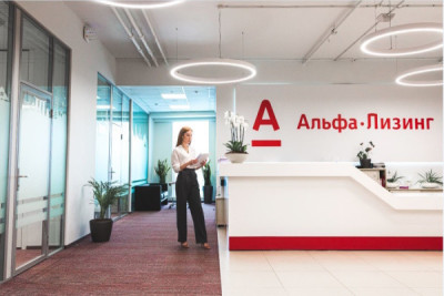 ГК Альфа-Лизинг внедрила подход Enterprise Service Management (ESM) для управления внутренними сервисами на платформе разработчика SimpleOne, входит в корпорацию ITG, в 2020 году. Сейчас в единой цифровой среде работают десять сервисных команд и более двух тысяч сотрудников. В результате удалось сократить время обработки запросов на 33% и повысить удовлетворенность внутренними услугами до 90%.