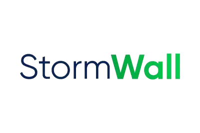 Специалисты компании StormWall, специализирующейся на защите бизнеса от кибератак, выявили основные тенденции, связанные с DDoS-атаками в России по итогам 2 квартала 2026 года. По данным аналитиков компании, в ТОП-3 главных трендов данного периода вошли рост мощности DDoS-атак на уровне L7, повышение мощности и длительности атак на телеком-компании, облачных и хостинг-провайдеров, а также увеличение количества устройств в ботнетах. Помимо этого, были обнаружены такие тренды, как рост количества инцидентов с использованием искусственного интеллекта, а также расширение географии источников DDoS-атак.