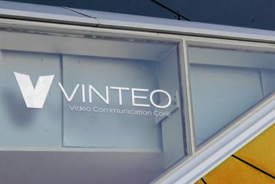 Компании Panasonic и Vinteo, российский производитель решений видеоконференцсвязи (далее – ВКС), успешно протестировали на совместимость сервера ВКС Vinteo и системы видеоконференцсвязи высокой четкости Panasonic серии KX-VC. Совместное решение значительно расширит возможности, качество и эффективность видеоконференций.