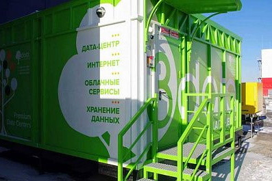 Вектор развития отрасли центров обработки данных продолжает стремиться в регионы. До 2025 года, по словам ректора Петрозаводского государственного университета Анатолия Воронина, в Республике Карелия будет завершен стратегически важный для этого северного региона проект по созданию сети ЦОДов, в котором планирует принять участие санкт-петербургский производитель модульных дата-центров — компания GreenMDC. Предполагается, что в указанные сроки, объем мощностей сети ЦОД составит порядка тысячи стойкомест.