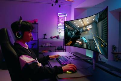 LG Electronics (LG) объявила, что представит на выставке CES 2023 свою новейшую линейку игровых мониторов UltraGear™ OLED премиум-класса - модели 27GR95QE и 45GR95QE. Новые мониторы UltraGear демонстрируют лидерство компании LG в быстрорастущей категории OLED мониторов и сохраняющуюся силу на мировом рынке игровых дисплеев.