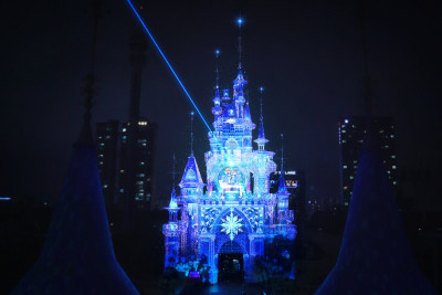 Lotte World – первый в мире парк приключений, где Christie Mystique используются для 3D видеомэппинга на открытом воздухе