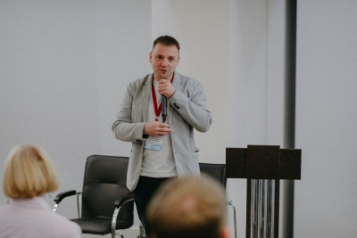 В ходе мероприятия руководитель направления отраслевых решений EKF Андрей Ельцов представил профессиональной аудитории доклад о результатах внедрения облачной аналитической платформы EKF Connect Industry на участке литья пластмасс производственной площадки EKF в п. Ставрово.