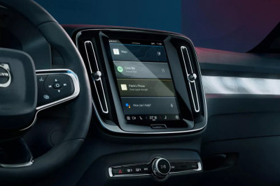 C40, по сути тот же XC40, только с покатой линией крыши, является предвестником того, как Volvo планирует продавать автомобили в будущем.