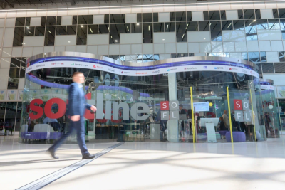 10 апреля 2024 года ГК Softline (ПАО «Софтлайн»), ведущий поставщик решений и сервисов в области цифровой трансформации и информационной безопасности, развивающий комплексный портфель продуктов и услуг, открыла собственный Центр технологического суверенитета в технопарке «Сколково». Официальное открытие состоялось в рамках форума «Открытые Инновации 2024». Новое пространство призвано помочь отечественным компаниям укрепить импортонезависимость путем консолидации экспертизы в области российских продуктов, а также за счет развития плодотворного сотрудничества и внедрения передовых технологий и решений. Одной из стратегических задач Центра является популяризация российских решений и привлечение заказчиков для совершенствования продуктов. В дальнейшем в стенах Центра планируется проведение мероприятий для заказчиков, а в его демозоне на постоянной основе будут проходить демонстрации продуктов и решений ведущих российских вендоров и ГК Softline.