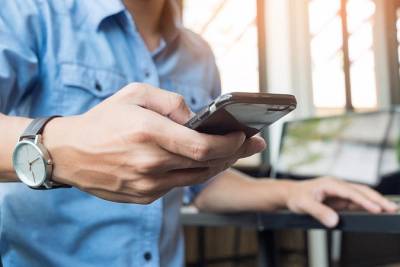 Tele2, альтернативный оператор мобильной связи в России, проанализировал предпочтения клиентов в выборе телефонов. В сентябре 2020 года проникновение смартфонов среди телефонов в сети оператора на Северо-Западе достигло 74%. При этом абоненты стали чаще выбирать модели с диагональю от 6 дюймов и стоимостью от 20 тысяч рублей.