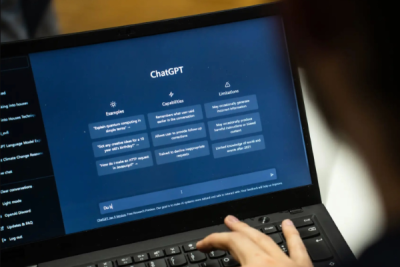 Чат-бот на базе искусственного интеллекта ChatGPT обучился создавать программы-вирусы, нацеленные на индивидуальные особенности операционной системы и конкретные уязвимости, сообщил заместитель директора по развитию Института математики и компьютерных технологий Дальневосточного федерального университета Роман Дремлюга.
