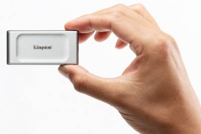 Компания Kingston Digital, подразделение по производству флеш-памяти корпорации Kingston Technology, мирового лидера в разработке и производстве устройств для хранения данных, объявила о страте продаж XS2000, карманного переносного SSD с интерфейсом USB 3.2 Gen 2x2 — компактного внешнего накопителя с поддержкой скорости и производительности нового уровня.