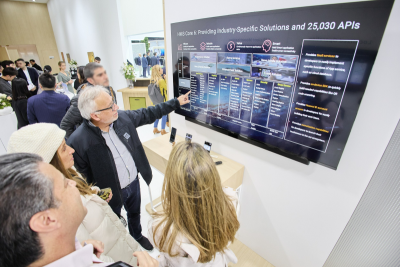 Набор открытых возможностей HMS Core от мобильных сервисов Huawei (HMS) был представлен на выставке MWC 2023 в Барселоне на площадке экосистемы HMS. Этот инструментарий обеспечивает разработчикам по всему миру передовые отраслевые решения и инновационные технологии и предлагает универсальное высокоточное решение для всех сценариев на основе комплектов Account Kit, Push Kit и Analytics Kit. На этой площадке также была проиллюстрирована история партнерства HMS Core с BIGO LIVE, приложением для прямых трансляций и социальных сетей, которое может похвастаться глобальной базой пользователей.